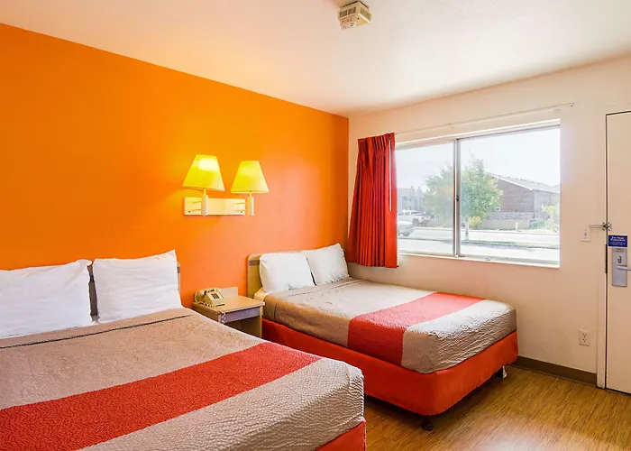 6-laramie, Wy Hotel 3*