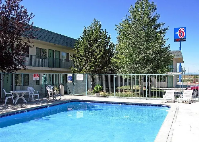 6-laramie, Wy 3*