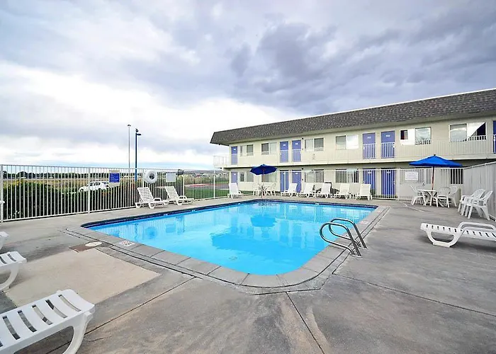 6-laramie, Wy 3*