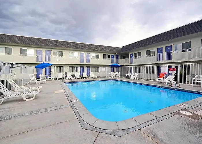 6-laramie, Wy Hotel 3*
